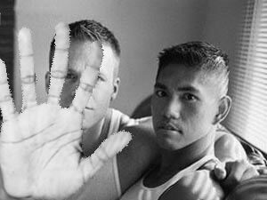 Croce Rossa, riduzione del danno previene l'Aids - coppia basta - Gay.it Archivio