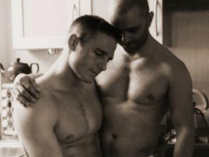 Rovereto: approvata mozione su unioni civili - coppia due - Gay.it Archivio