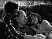 GRAN BRETAGNA: "GAY, ADOTTATE UN BAMBINO" - coppia bambina base - Gay.it Archivio