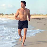 CORRERE SULLA SPIAGGIA - corsa01 - Gay.it Archivio