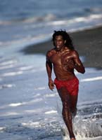 CORRERE SULLA SPIAGGIA - corsa05 - Gay.it Archivio