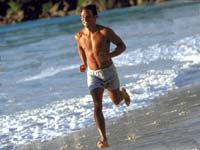 CORRERE SULLA SPIAGGIA - corsa06 - Gay.it Archivio
