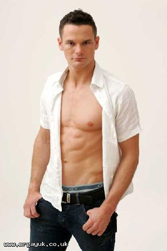 UN MARINE NON PUÒ ESSERE MR GAY - cowell04 - Gay.it Archivio
