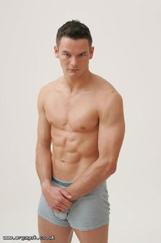 UN MARINE NON PUÒ ESSERE MR GAY - cowell09 - Gay.it Archivio