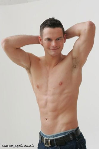 UN MARINE NON PUÒ ESSERE MR GAY - cowell12 - Gay.it Archivio