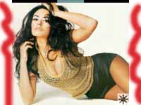 Una Cucinotta in salsa di mandorle! - cucinottaoro - Gay.it Archivio