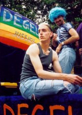 VISIBILI A PARIGI - degel3 - Gay.it Archivio