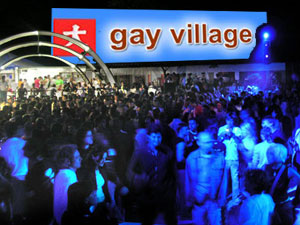 ROMEO E GIULIETTO AL GAY VILLAGE - discoteca gayvillage2005 - Gay.it Archivio