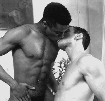 A CACCIA DEL VIRUS - domination2 - Gay.it Archivio