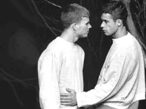 GB: governo lancia campagna su unioni civili gay - due giovani bn - Gay.it Archivio