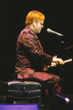 QUEL PAZZO GAY SHOWBUSINESS - elton john - Gay.it Archivio