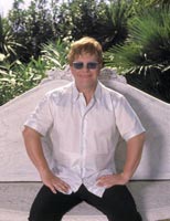 JURASSIC ELTON - elton john03 - Gay.it Archivio