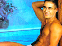 FELICI COME GLI ETERO - felici03 - Gay.it Archivio