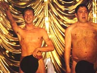SPOGLIARELLISTA CERCASI - fullmonty06 - Gay.it Archivio