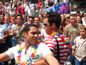 Gay Pride a Colonia: 600.000 in piazza - gay koln01 - Gay.it Archivio