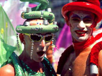 PRIDE: UN BRUTTO CAROSELLO? - gay pride - Gay.it Archivio