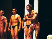 SCALDANDO I MUSCOLI - gaygames05 - Gay.it Archivio