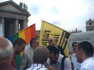 SANTITÀ, CI CONSENTA… - grillini vaticano - Gay.it Archivio