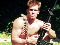 SPACCATI DALLA GUERRA - guerra12 - Gay.it Archivio