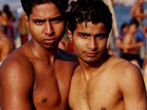UNHCR: per i gay perseguitati è prassi l'asilo - immigrazione01 2 - Gay.it Archivio