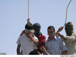 IRAN: IMPICCATI ALTRI DUE GAY - iran impiccati - Gay.it Archivio