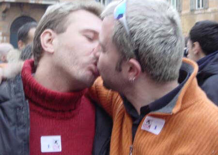 Arcigay: il 21 maggio a Roma il 'pacs day' - kiss2pacs 1602e - Gay.it Archivio