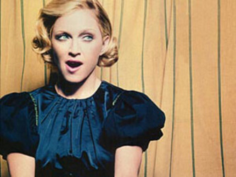 Madonna chiude al trekking la sua proprietà - madonna200202 2 - Gay.it Archivio