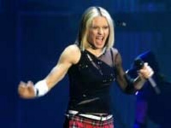 Madonna in teatro, una gaffe dietro l'altra - madonna 01 - Gay.it Archivio