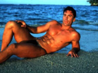 OROSCOPO D'AGOSTO - mare nudo01 - Gay.it Archivio