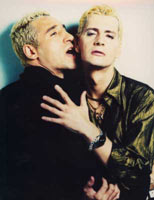 TACCHI ALTI E MARICONAS - mcnamara01 - Gay.it Archivio