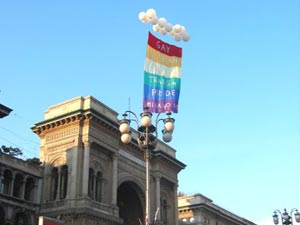 Lombardia: AN raccoglie firme contro i gay - milano rainbow01 1 - Gay.it Archivio
