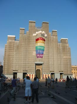 TUTTI A MILANO PER IL PRIDE! - milano rainbow02 - Gay.it Archivio