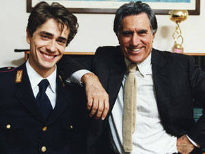 BANFI: DA DESTRA, DIFENDO I GAY - miofiglio 09 - Gay.it Archivio