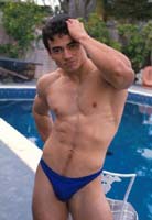 SE IL MUSCOLO VA IN VACANZA... - muscoli02 - Gay.it Archivio