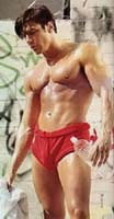 SE IL MUSCOLO VA IN VACANZA... - muscoli03 - Gay.it Archivio