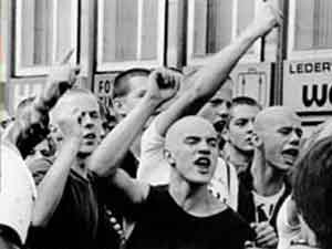 Padova: FN brucerà registro unioni di fatto - neonazi 2 - Gay.it Archivio