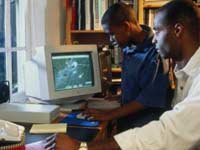IN FORMA AL LAVORO - neri pc 1 - Gay.it Archivio