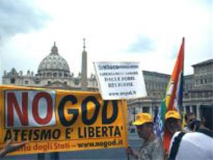 SANTITÀ, CI CONSENTA… - nogod - Gay.it Archivio