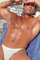IN FORMA D'ESTATE - ombra1 - Gay.it Archivio