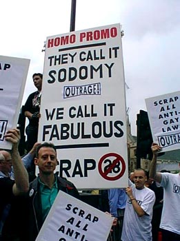 LIBERI DI DICHIARARSI - outrage02 - Gay.it Archivio
