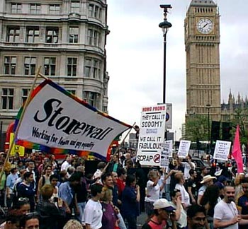 LIBERI DI DICHIARARSI - outrage03 - Gay.it Archivio