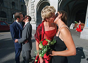 Svizzera: a Lucerna in 20mila festeggiano il Pacs - pacs zurigo 2 - Gay.it Archivio