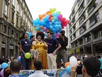 TRENTAMILA PER LA NORMALITA' - padovapride1 - Gay.it Archivio