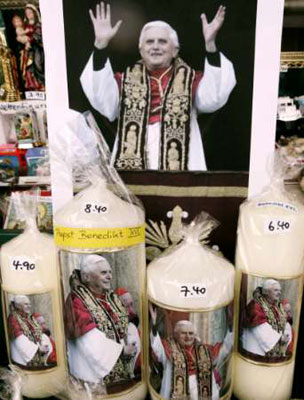 CONTRO RATZINGER, UN PRIDE A ROMA - papa gadget - Gay.it Archivio
