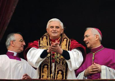 Milano: alla Babele i triangoli rosa di Ratzinger - papa intre 1 - Gay.it Archivio