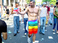 FRANCIA, ORGOGLIO E POLITICA - parigi gay pride04 - Gay.it Archivio