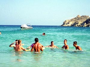 FOLLIE GAY DI FINE ESTATE - pollina01 - Gay.it Archivio