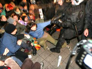 POLONIA: LA POLIZIA PICCHIA I GAY - poznan01 - Gay.it Archivio