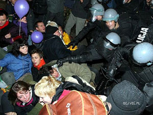 POLONIA: LA POLIZIA PICCHIA I GAY - poznan03 - Gay.it Archivio