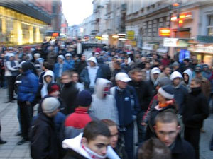POLONIA: LA POLIZIA PICCHIA I GAY - poznan05 - Gay.it Archivio